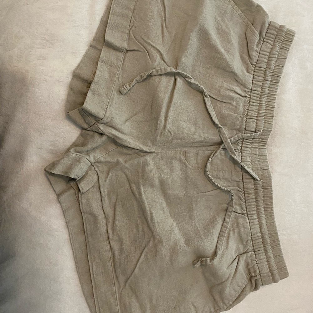 Size medium linen beige old navy shorts